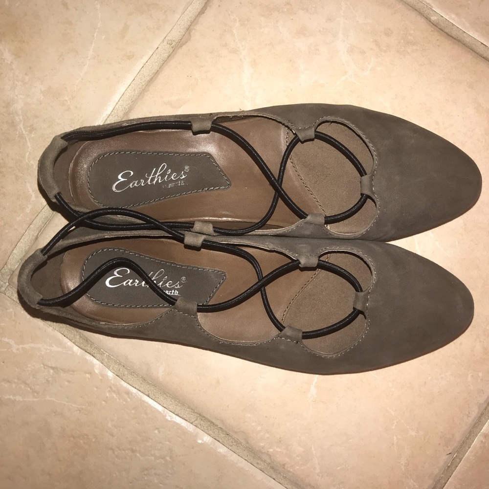 Earthies Essen Flat - never worn - 8.5